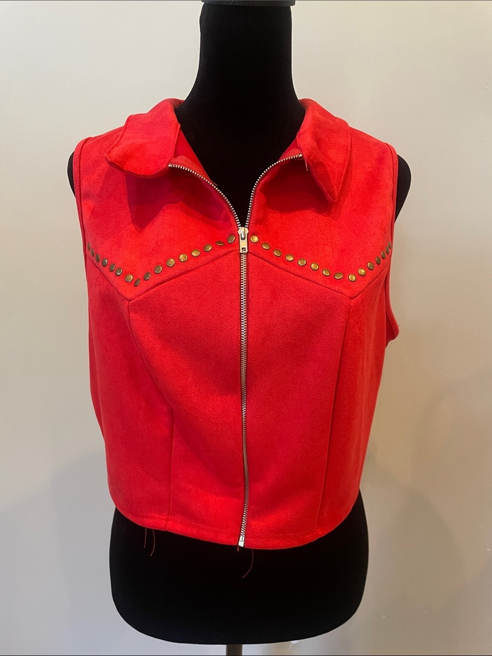 Red suede women’s vest zip front new xl